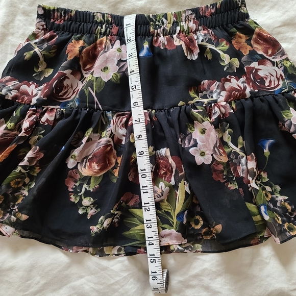 Garage Floral Skirt Black XS - Picture 4 of 5